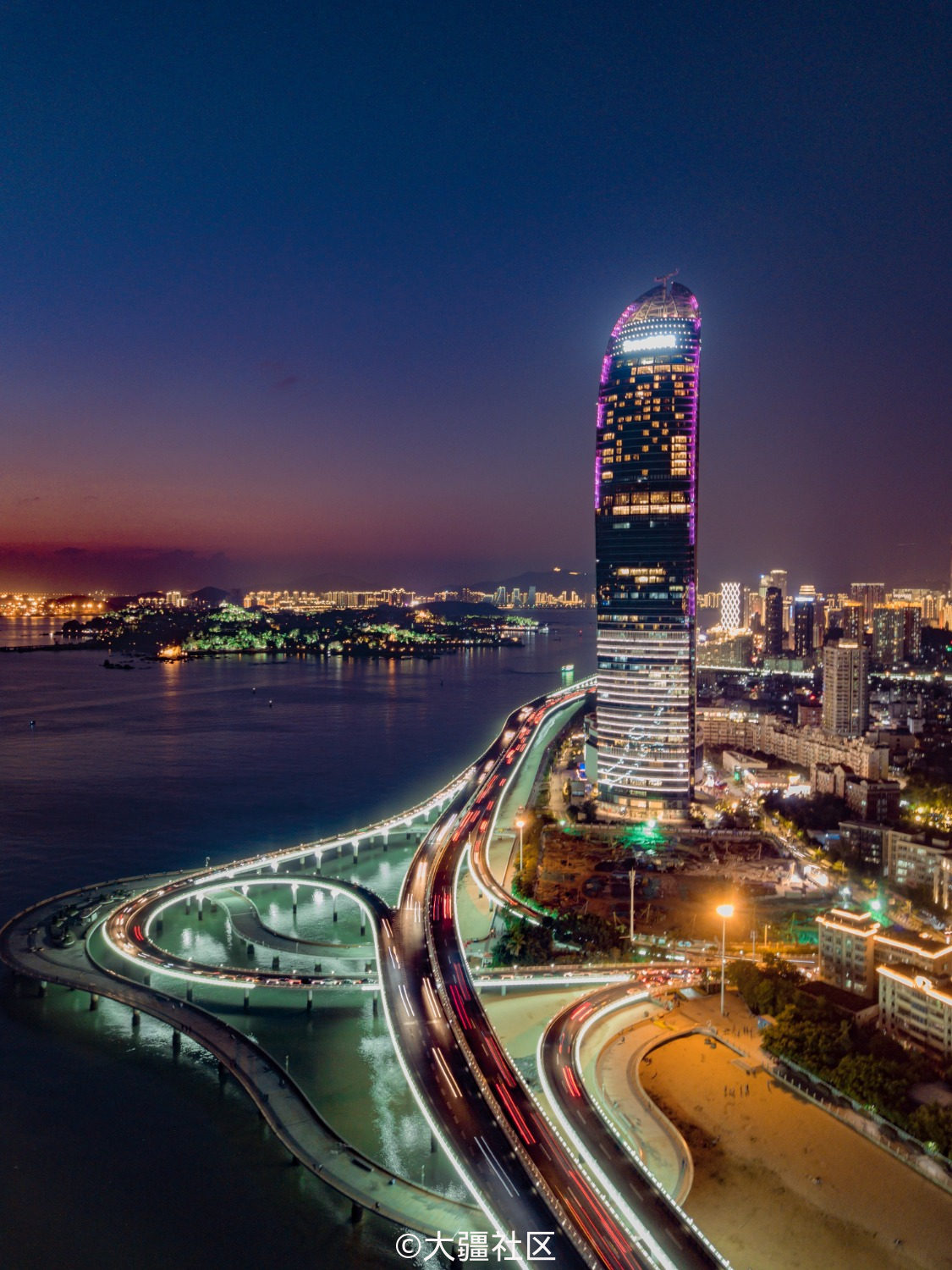 世茂海峡大厦夜景,厦门世茂海峡大厦,世茂海峡大厦观景台_大山谷图库